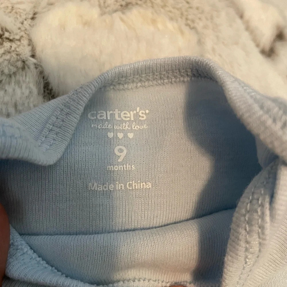 👶 Carter’s 2-Piece Baby Bundle – SZ 9 Months  “Mommy Rocks onesie Dino pants👶💛
